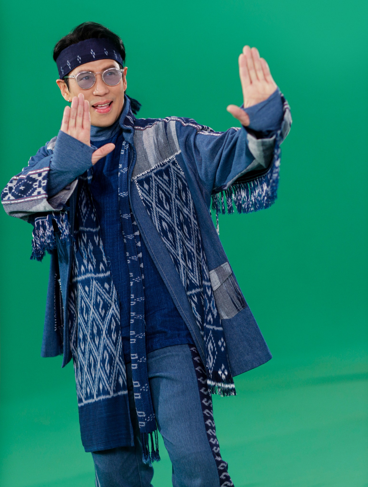 หล่อไม่เปลี่ยน!!  เบิร์ด ธงไชย  ลงภาพปกเพลง สบาย สบาย จนวันนั้น จนถึงวันนี้...