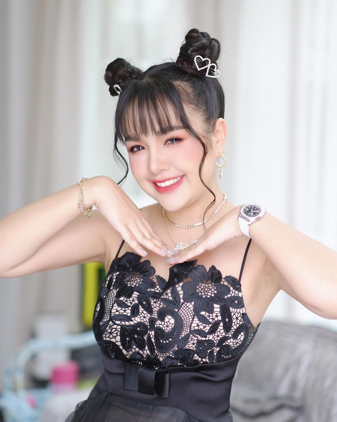 ดราม่าแดนเซอร์ “เจนนี่ รัชนก” เต้นยั่วเด็กชายบนเวทีคอนเสิร์ต (มีคลิป)