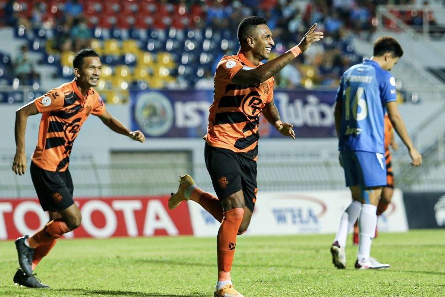 โมต้าตะบันแฮตทริค! 'ประจวบ' ส่ง 'ระยอง' กลับบ้านเก่าหลังบุกทุบ 3-1