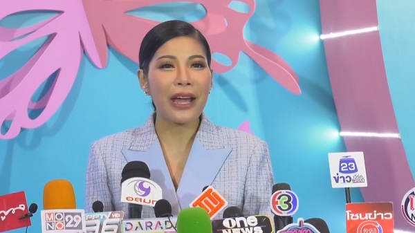 “แหวนแหวน” ยืนยันคลิปจูงมือ “อั้ม” ไม่ได้แซะใคร   (มีคลิป)