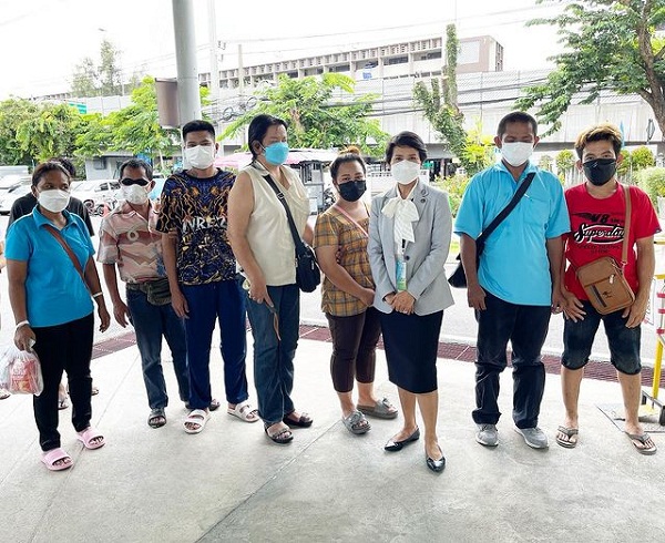 “ปู ปริศนา” เผยความรู้สึกหลังเป็นจิตอาสาช่วยเหลือผู้พิการทางสายตาได้รับวัคซีน (มีคลิป) 