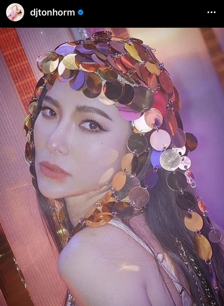 ต้นหอม เป็นโรคผิวหนังประหลาด หมอตัดชิ้นเนื้อไปวิจัย แต่ยังไม่รู้สาเหตุ ต้นหอม เป็นโรคผิวหนังประหลาด หมอตัดชิ้นเนื้อไปวิจัย แต่ยังไม่รู้สาเหตุ