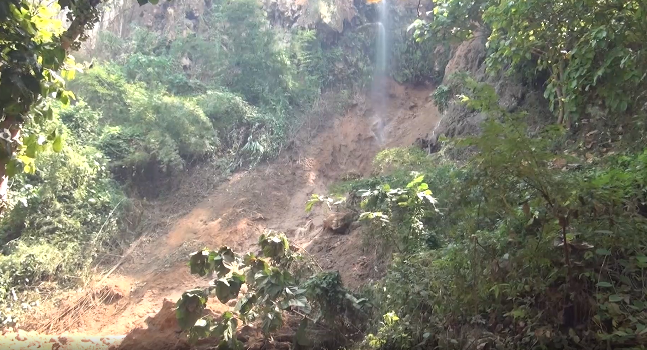 ลำปางผวา! เกิดดินสไลด์ น้ำตกธารทอง พังถล่ม ชี้ไม่เกี่ยวแผ่นดินไหว ลำปางผวา! เกิดดินสไลด์ น้ำตกธารทอง พังถล่ม ชี้ไม่เกี่ยวแผ่นดินไหว