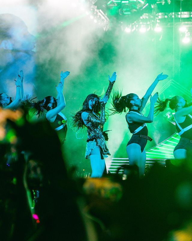 แสนล้านวิว!! 'ลิซ่า’ ทุบสถิติ TikTok ครองเทรนด์โลกต่อเนื่องหลังโชว์เด็ดที่ Coachella แสนล้านวิว!! 'ลิซ่า’ ทุบสถิติ TikTok ครองเทรนด์โลกต่อเนื่องหลังโชว์เด็ดที่ Coachella