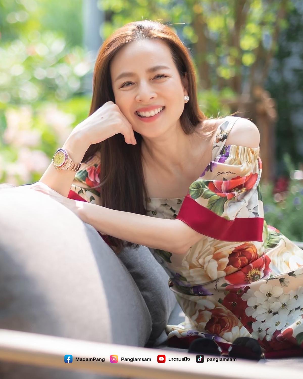 “มาดามแป้ง” ลุ้นทีมรักเข้ารอบลึก – “อังกฤษ” ลงสนามนัดที่สอง (มีคลิป) “มาดามแป้ง” ลุ้นทีมรักเข้ารอบลึก – “อังกฤษ” ลงสนามนัดที่สอง (มีคลิป)