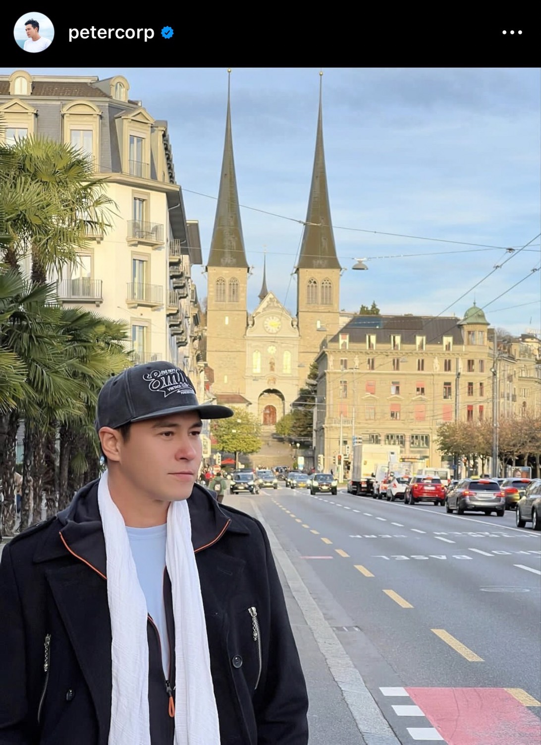 ปีเตอร์ คอร์ป กลับบ้านในรูป 10 ปี พร้อมอวดหลานชายสุดหล่อ