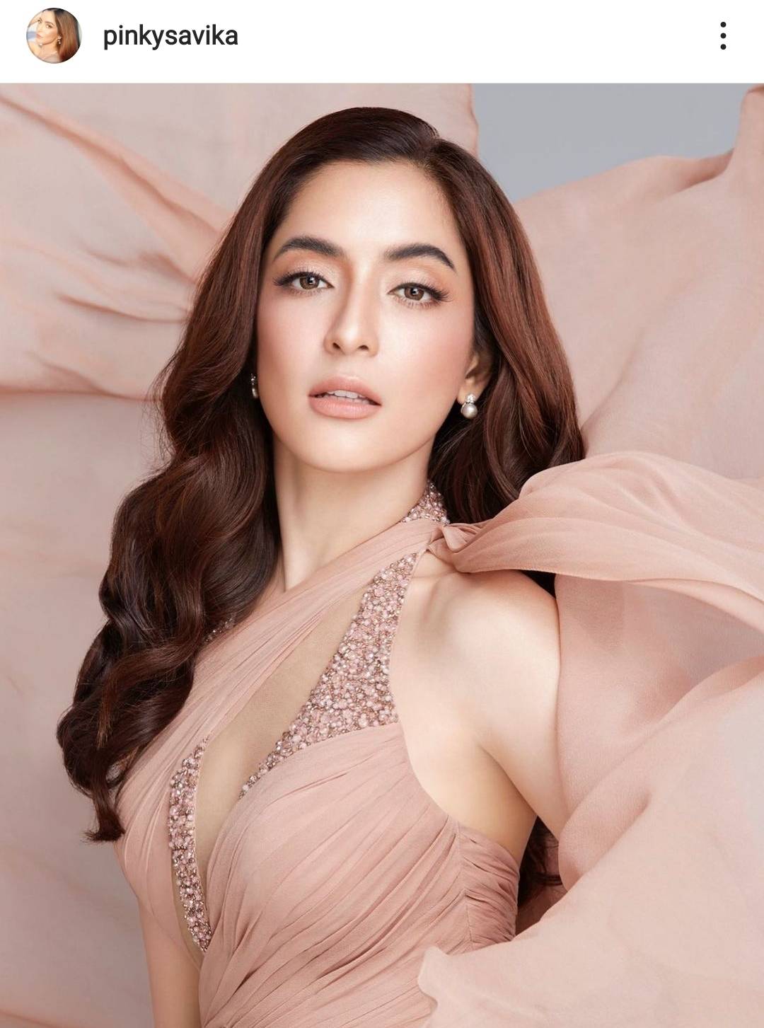 ศาลอนุญาตปลดกำไรEM พิ้งกี้ เพื่อสะดวกรับงานแสดงและการเดินทาง