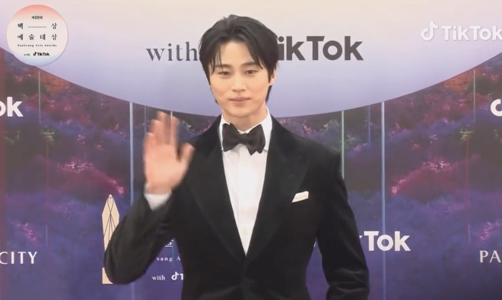 ลุ้น Baeksang Arts Awards!! ‘ซงฮเยคโย-ซูจี-พัคจินยอง-พัคโบกอม’ นำทัพซุปตาร์หล่อสวยบนพรมแดง