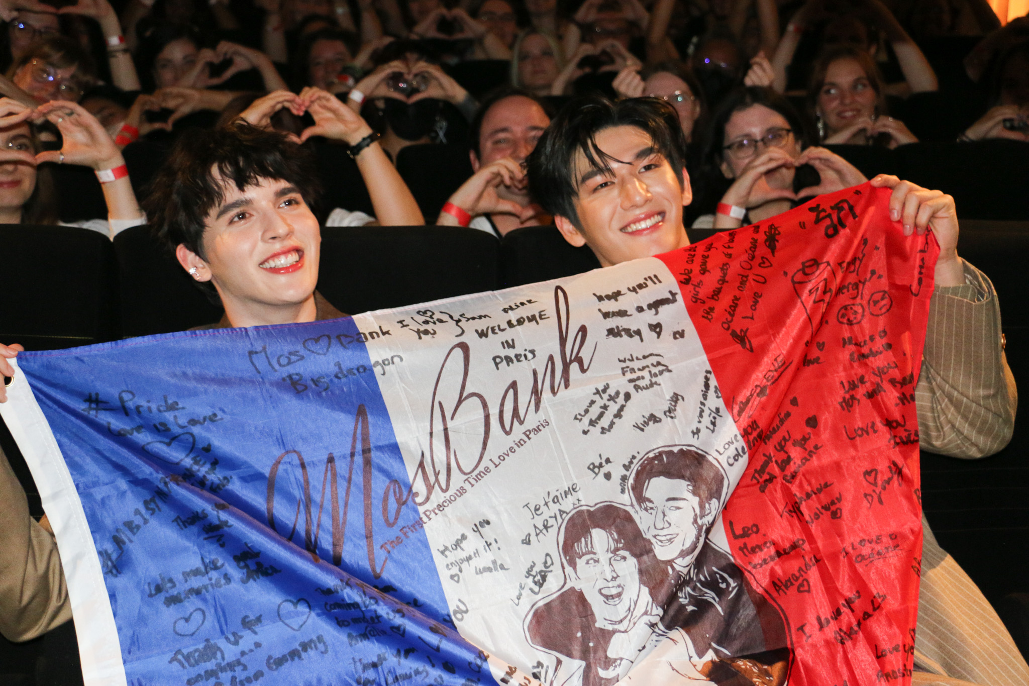 'มอส-แบงค์' เสิร์ฟฟิน!! ลัดฟ้าจัดแฟนมีตคู่ครั้งแรกที่ปารีส แฟนอินเตอร์เพียบ 'มอส-แบงค์' เสิร์ฟฟิน!! ลัดฟ้าจัดแฟนมีตคู่ครั้งแรกที่ปารีส แฟนอินเตอร์เพียบ