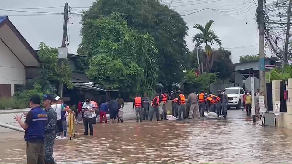 ประมวลภาพ น้ำท่วมเชียงใหม่ ลึกสุดเกือบ 5 เมตร แนวโน้มเพิ่มต่อเนื่อง ประมวลภาพ น้ำท่วมเชียงใหม่ ลึกสุดเกือบ 5 เมตร แนวโน้มเพิ่มต่อเนื่อง