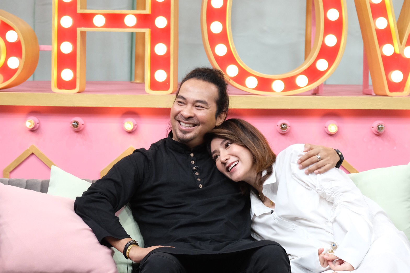 เป้ ไฮร็อก เปิดตัวภรรยาครั้งแรก อายุห่างกัน 21 ปี พร้อมเผยข่าวดี ท้อง 5 เดือนแล้ว