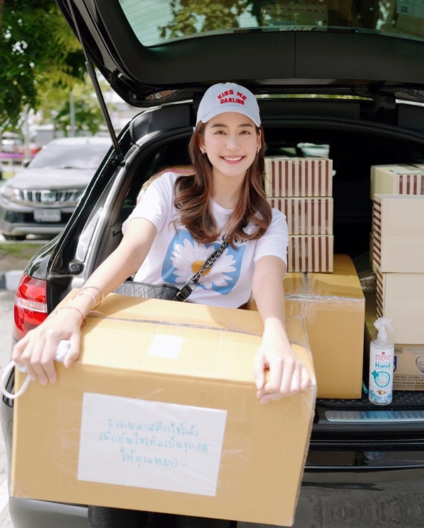 โบว์ เมลดา ชวนบริจาคขวดพลาสติกไปทำชุด PPE โบว์ เมลดา ชวนบริจาคขวดพลาสติกไปทำชุด PPE