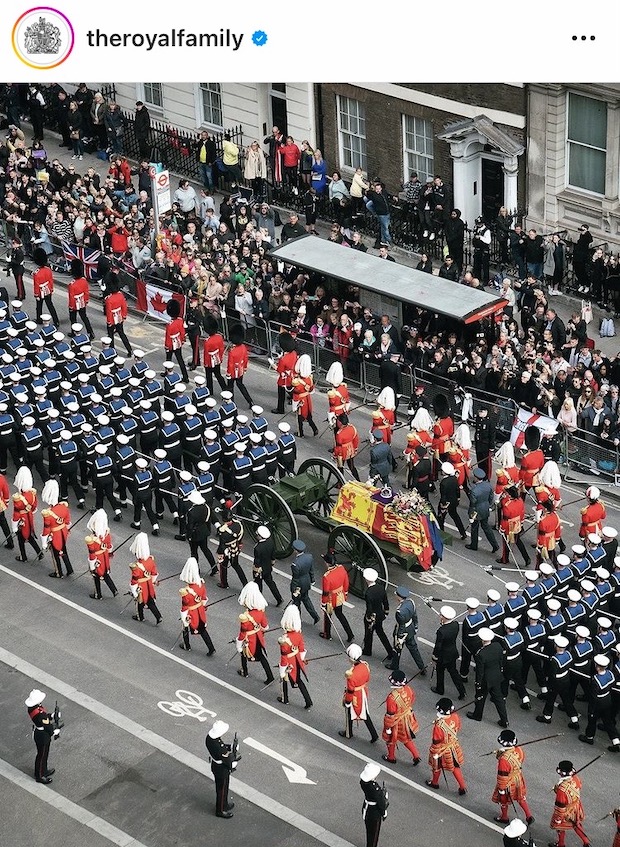 พระบรมศพ ‘ควีนเอลิซาเบธที่ 2’ ฝังเคียงข้าง ‘เจ้าชายฟิลิป’ ณ โบสถ์น้อยเซนต์จอร์จ (มีคลิป)