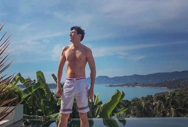 'แซม ยุรนันท์' อายุ58ปี แต่ยังหล่อแซ่บ หุ่นเฟิร์ม จนต้องขยี้ตา	