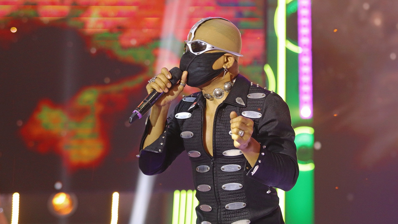 แห่ให้กำลังใจ ไมเคิ่น ตั๋ง ก็อปปี้โชว์ชื่อดัง ขายของในตลาดนัด แห่ให้กำลังใจ ไมเคิ่น ตั๋ง ก็อปปี้โชว์ชื่อดัง ขายของในตลาดนัด