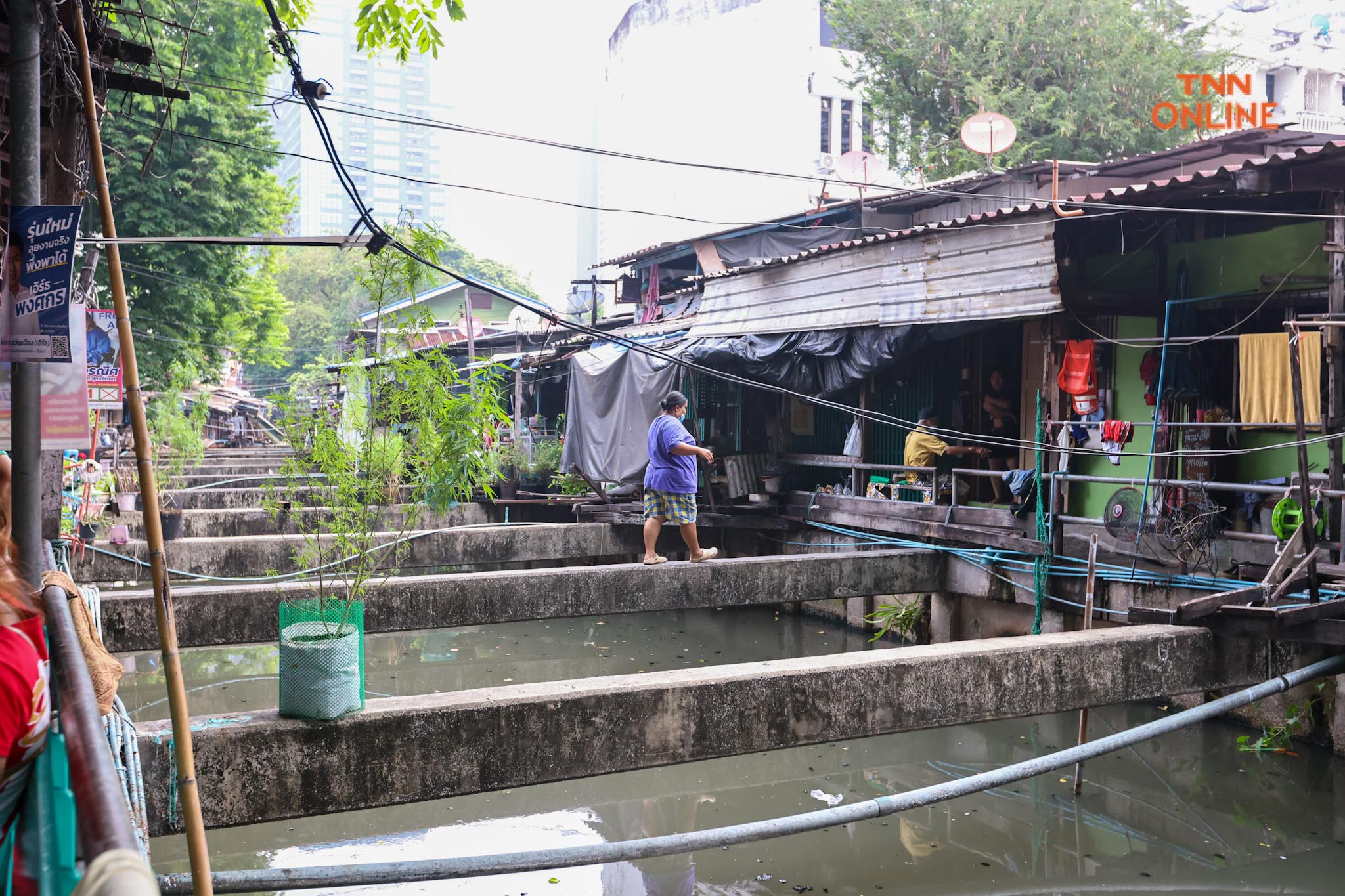 ”นฤมล” ลงพื้นที่เอกมัย 19 ช่วยไปป์ ภูวกร ชู นโยบายบ้านประชารัฐ 360 องศา เปลี่ยนเงินเช่าเป็นเงินผ่อน ให้ทุกคนมีโฉนดของตัวเอง ”นฤมล” ลงพื้นที่เอกมัย 19 ช่วยไปป์ ภูวกร ชู นโยบายบ้านประชารัฐ 360 องศา เปลี่ยนเงินเช่าเป็นเงินผ่อน ให้ทุกคนมีโฉนดของตัวเอง