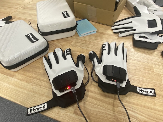 สัมผัสสมจริง ! สตาร์ตอัปญี่ปุ่นพัฒนาถุงมือ 'Diver-X' รับสัมผัสบนเมตาเวิร์สได้สมจริง