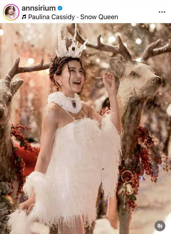 ฮือฮา! แอน สิเรียม แปลงโฉมเป็นเจ้าหญิงหิมะ ต้อนรับ วันคริสต์มาส สวยฉ่ำในวัย 53 ปี ฮือฮา! แอน สิเรียม แปลงโฉมเป็นเจ้าหญิงหิมะ ต้อนรับ วันคริสต์มาส สวยฉ่ำในวัย 53 ปี