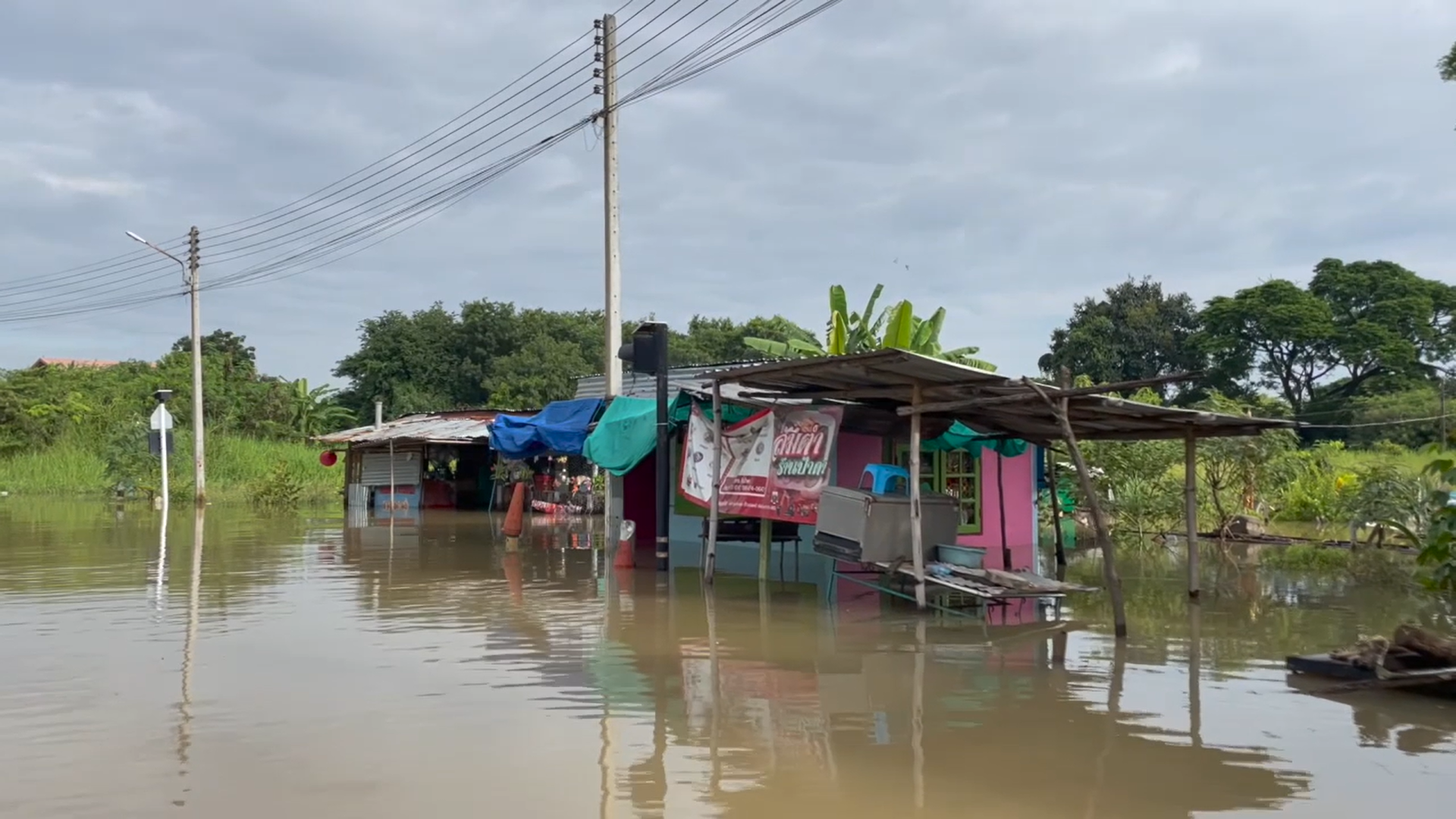ประมวลภาพ น้ำท่วมอยุธยา จม 157 จุด ท้ายเขื่อนพระรามหกยังวิกฤต ประมวลภาพ น้ำท่วมอยุธยา จม 157 จุด ท้ายเขื่อนพระรามหกยังวิกฤต