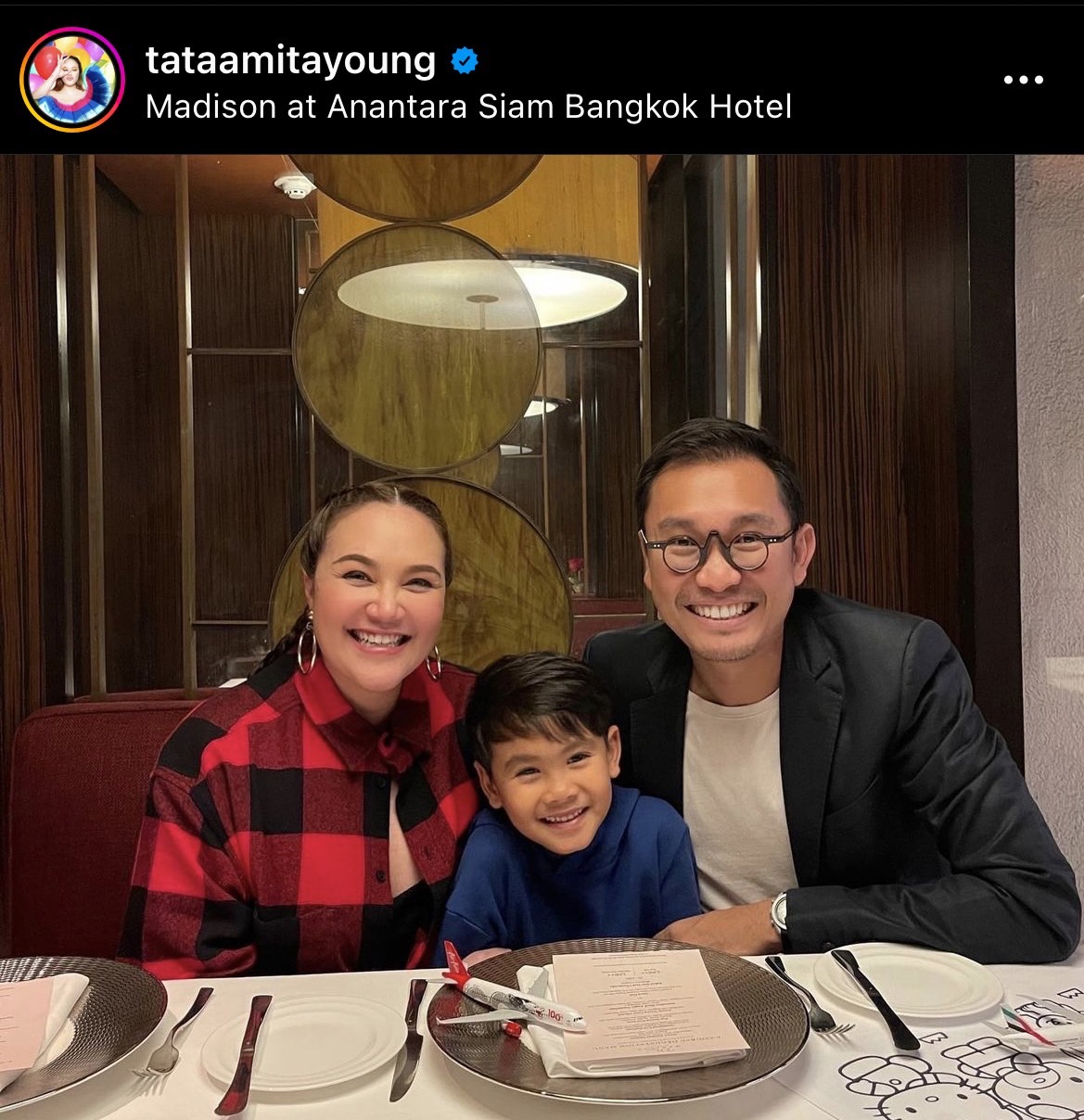 ภาพอบอุ่น!ภาพอบอุ่น! ทาทา ยัง ร่วมเฟรมอดีตสามี หมอฉัตรอดุลย์หลังร่วมวันเกิดลูกชาย ภาพอบอุ่น!ภาพอบอุ่น! ทาทา ยัง ร่วมเฟรมอดีตสามี หมอฉัตรอดุลย์หลังร่วมวันเกิดลูกชาย