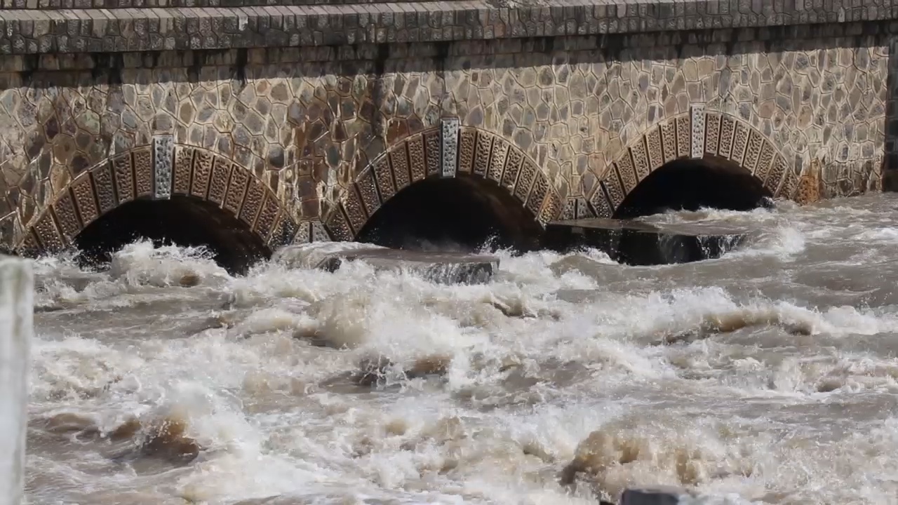 อยุธยายังท่วมหนัก 30,000 ครัวเรือนเดือดร้อน