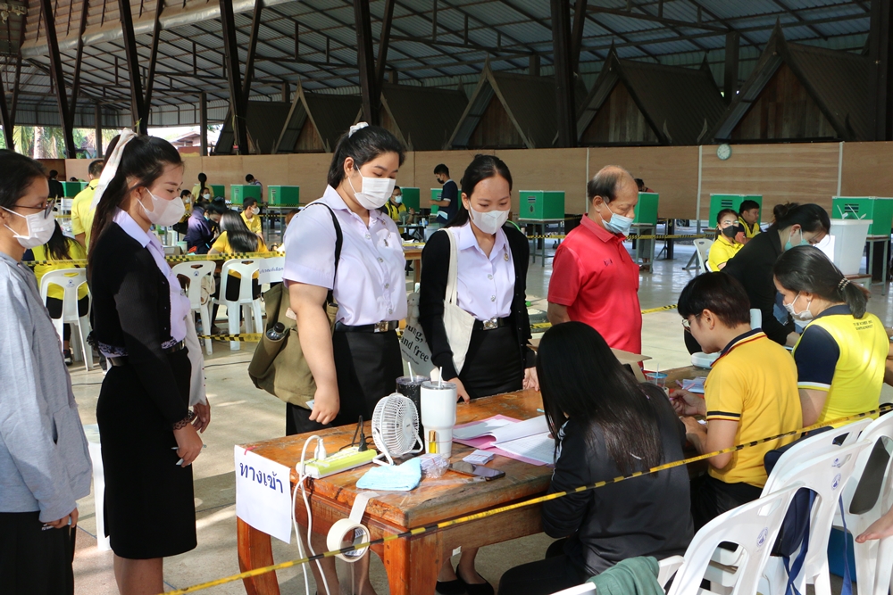 เลือกตั้ง 2566 กำแพงเพชร-ประจวบฯคึกคัก! ทหารตบเท้าใช้สิทธิเลือกตั้งล่วงหน้า