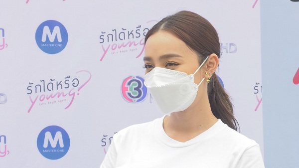 “น้ำตาล พิจักขณา” แฮปปี้รักมั่นคง 10 ปี “ไผ่ พาทิศ” (มีคลิป)