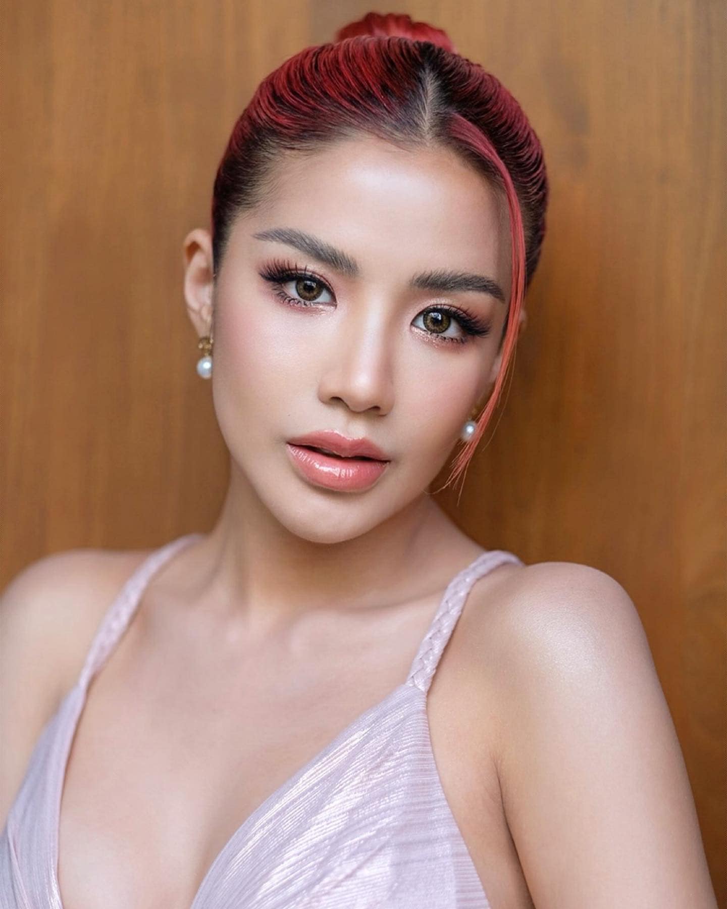 แฟนๆแห่ให้กำลังใจ หลังใบเตย สุธีวัน โพสต์ตัดพ้อผ่านเฟซบุ๊ก แฟนๆแห่ให้กำลังใจ หลังใบเตย สุธีวัน โพสต์ตัดพ้อผ่านเฟซบุ๊ก