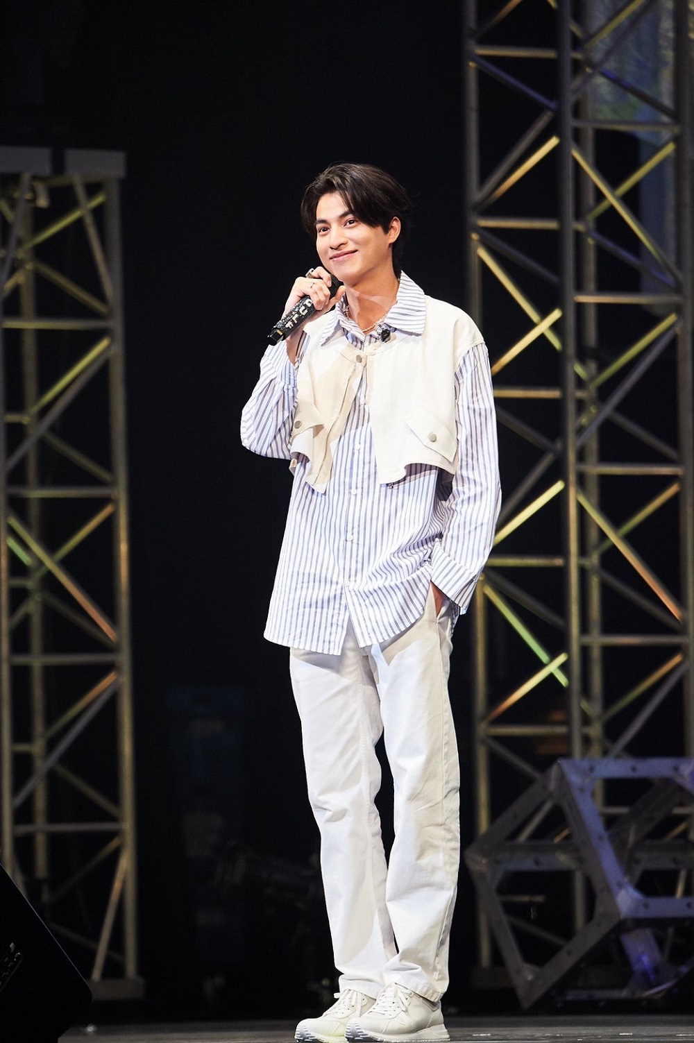 นักแสดงสุดฮอต กลัฟ ประทับใจงานแฟนมีตติ้งถึงขั้นน้ำตาไหล เมื่อเห็นแฟนคลับร้องเพลงเซอร์ไพร์ นักแสดงสุดฮอต กลัฟ ประทับใจงานแฟนมีตติ้งถึงขั้นน้ำตาไหล เมื่อเห็นแฟนคลับร้องเพลงเซอร์ไพร์