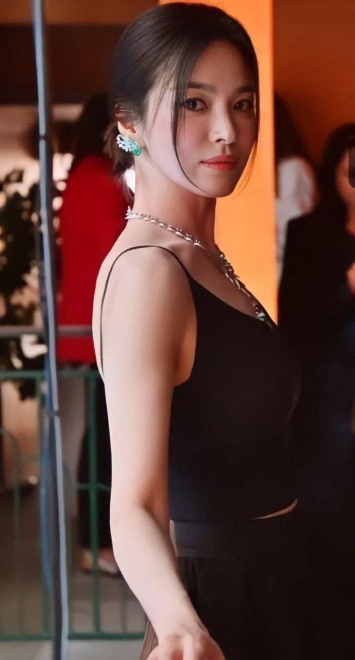 ซงฮเยคโย ยังคงสวยไม่สร่างในงานอีเวนต์เครื่องประดับแบรนด์ Chaumet ที่ปารีส ซงฮเยคโย ยังคงสวยไม่สร่างในงานอีเวนต์เครื่องประดับแบรนด์ Chaumet ที่ปารีส