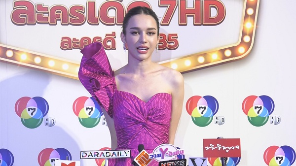 “สกาย มาเรีย” ไม่หวั่นกระแสเปรียบเทียบ “ชมพู่” ในละคร (มีคลิป) “สกาย มาเรีย” ไม่หวั่นกระแสเปรียบเทียบ “ชมพู่” ในละคร (มีคลิป)