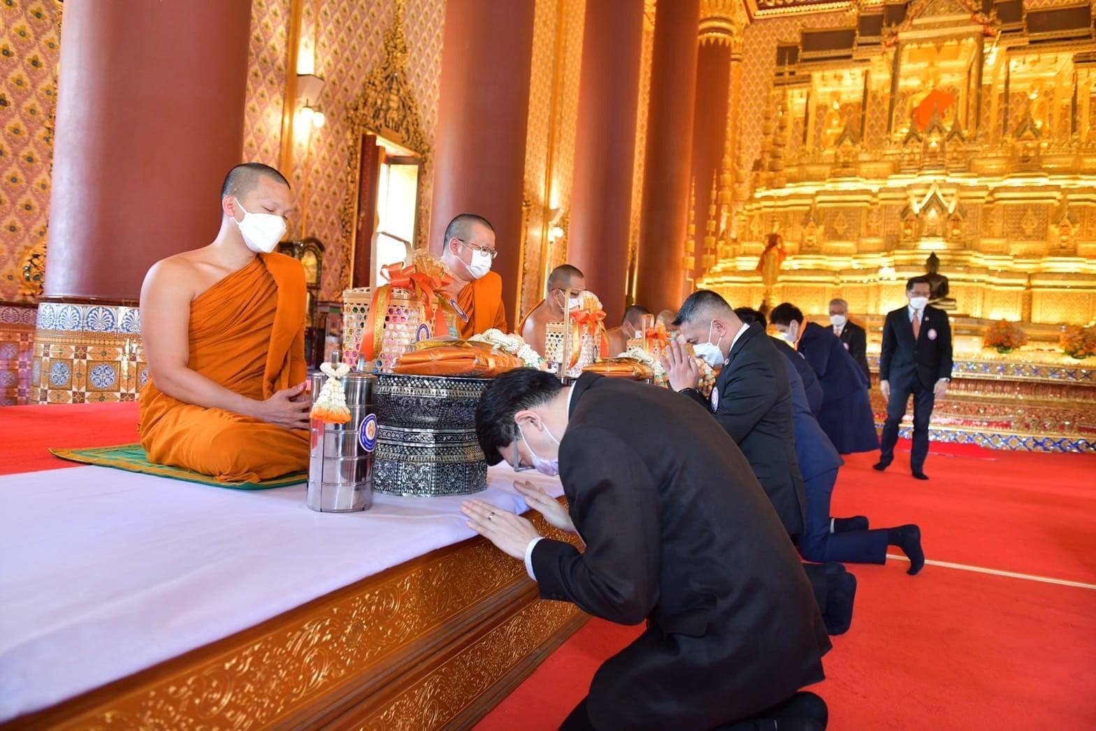 มูลนิธิอาสาเพื่อนพึ่ง(ภาฯ)ยามยาก จัดพิธีสวดถวายพระพรชัยมงคล