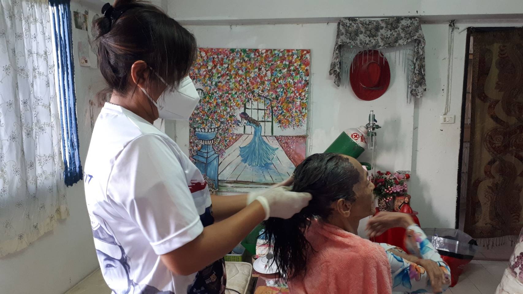 แปลงโฉมอดีตนางแบบ ติ๋ม พรเพ็ญ หลังเริ่มต้นชีวิตใหม่