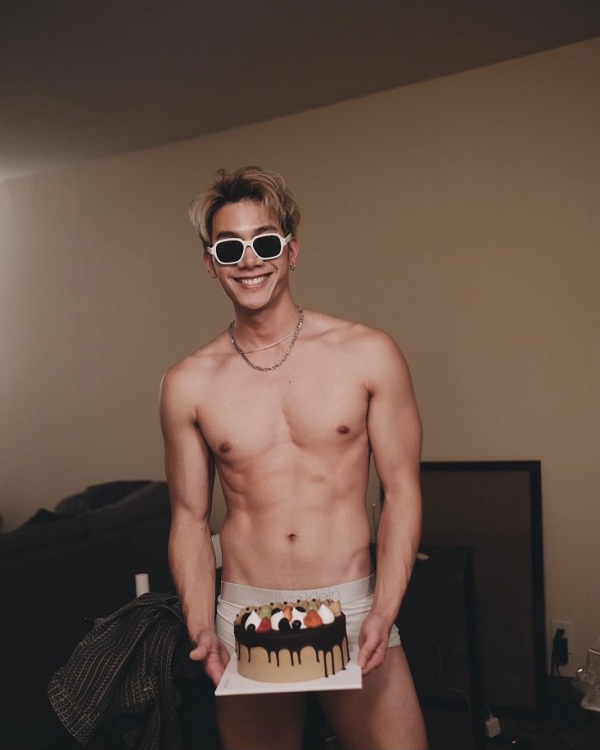 “ตุลย์ ภากร” อวดภาพสยิวฉลองวันเกิดวัย 30 ปี (มีคลิป)