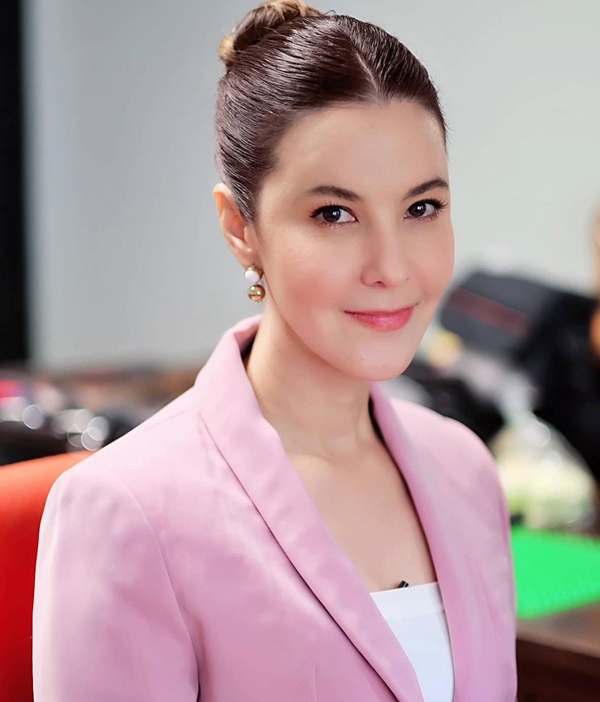 เป๊ก - ธัญญ่า ขนอุปกรณ์ Call center ช่วย 1668 ของกรมการแพทย์