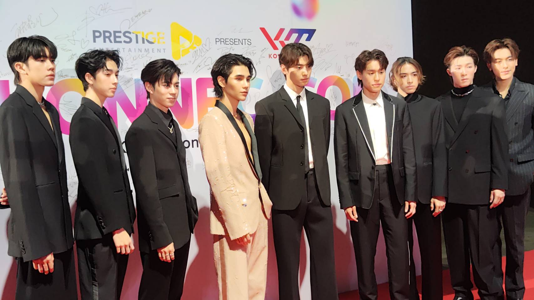 เปิดภาพซุปตาร์หนุ่ม ชาอึนอู ร่วมเดินพรมแดงในงานแถลงข่าว KONNECT CON