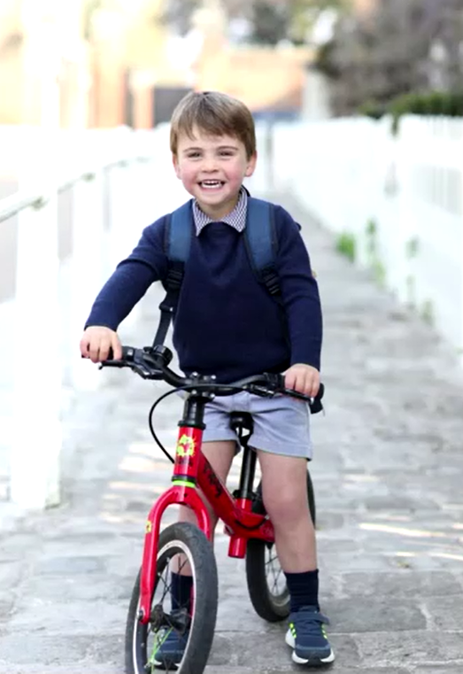 พระรูปสุดน่ารัก! เจ้าชายหลุยส์ พระชันษา 3 ปี เสด็จไปโรงเรียนวันแรก พระรูปสุดน่ารัก! เจ้าชายหลุยส์ พระชันษา 3 ปี เสด็จไปโรงเรียนวันแรก