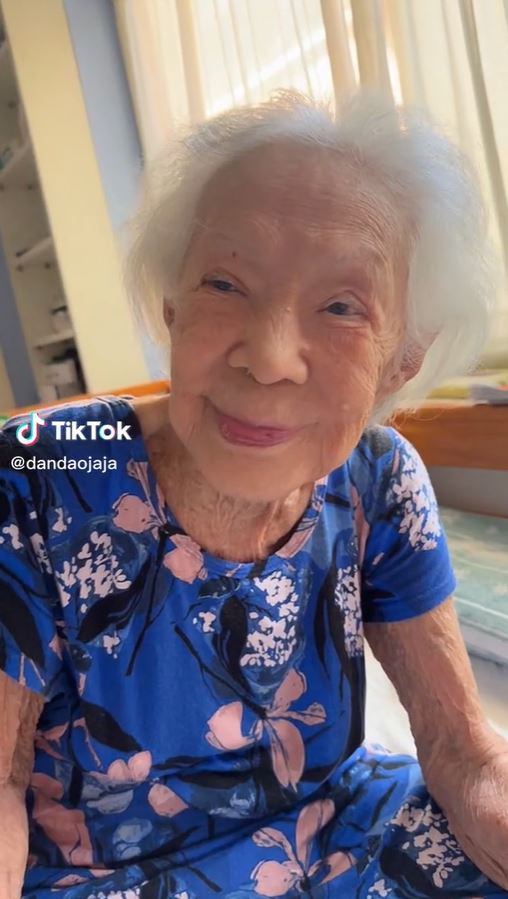 เปิดภาพล่าสุด คุณยายบรรเจิดศรี ยมาภัย  แฟนๆ แห่คอมเมนต์คิดถึงคุณยายมาก