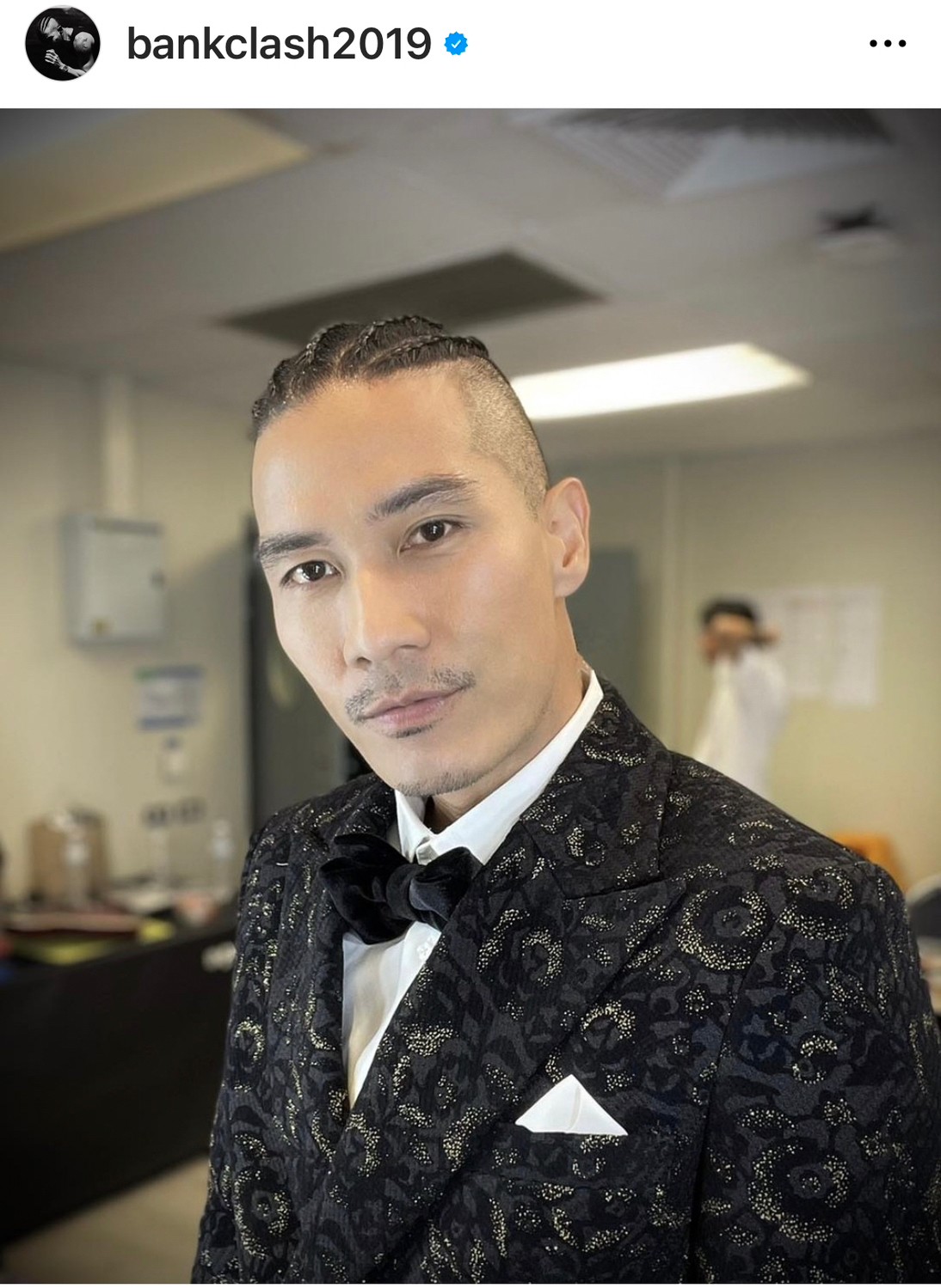 แบงค์ แคลช เผยโมเมนต์ดีต่อใจ แฟนคลับทุ่มทุนซื้อแจ็กเก็ตใหม่ให้ตัวเอง แบงค์ แคลช เผยโมเมนต์ดีต่อใจ แฟนคลับทุ่มทุนซื้อแจ็กเก็ตใหม่ให้ตัวเอง