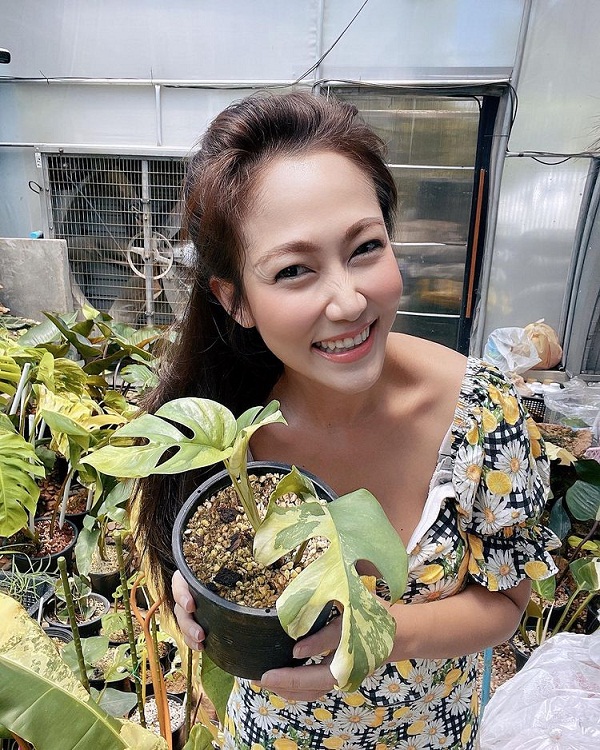 นาวิน ต้าร์ จับมือภรรยา ไฮโซน้ำหวาน ทำธุรกิจใหม่ (มีคลิป) นาวิน ต้าร์ จับมือภรรยา ไฮโซน้ำหวาน ทำธุรกิจใหม่ (มีคลิป)