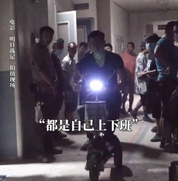 เผยภาพ ‘กู่เทียนเล่อ’ ในกองถ่าย ติดดินเรียบง่าย ไม่มีผู้ช่วยแม้แต่คนเดียว!!