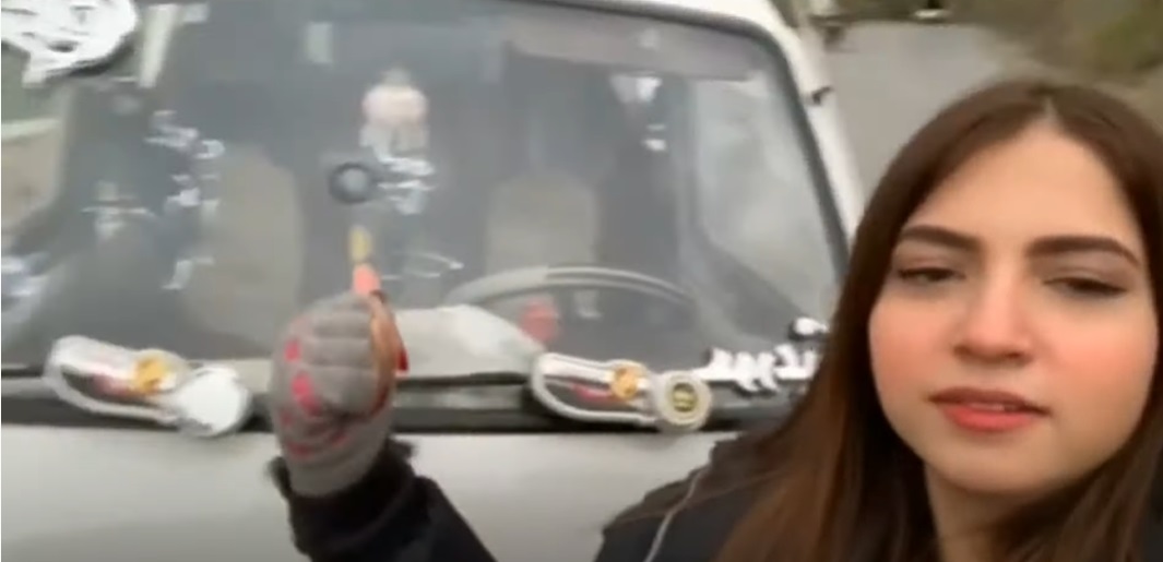 คลิปถ่ายเล่นๆ แค่เพียง 5 วินาที ทำสาวชาวปากีสถานดังไปทั่วโลก คลิปถ่ายเล่นๆ แค่เพียง 5 วินาที ทำสาวชาวปากีสถานดังไปทั่วโลก