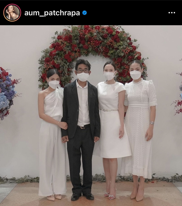 อั้ม พัชราภา โพสต์ภาพกอดให้กำลังใจ ปุ๊กลุก บอก จะอยู่เคียงข้างตลอดไป