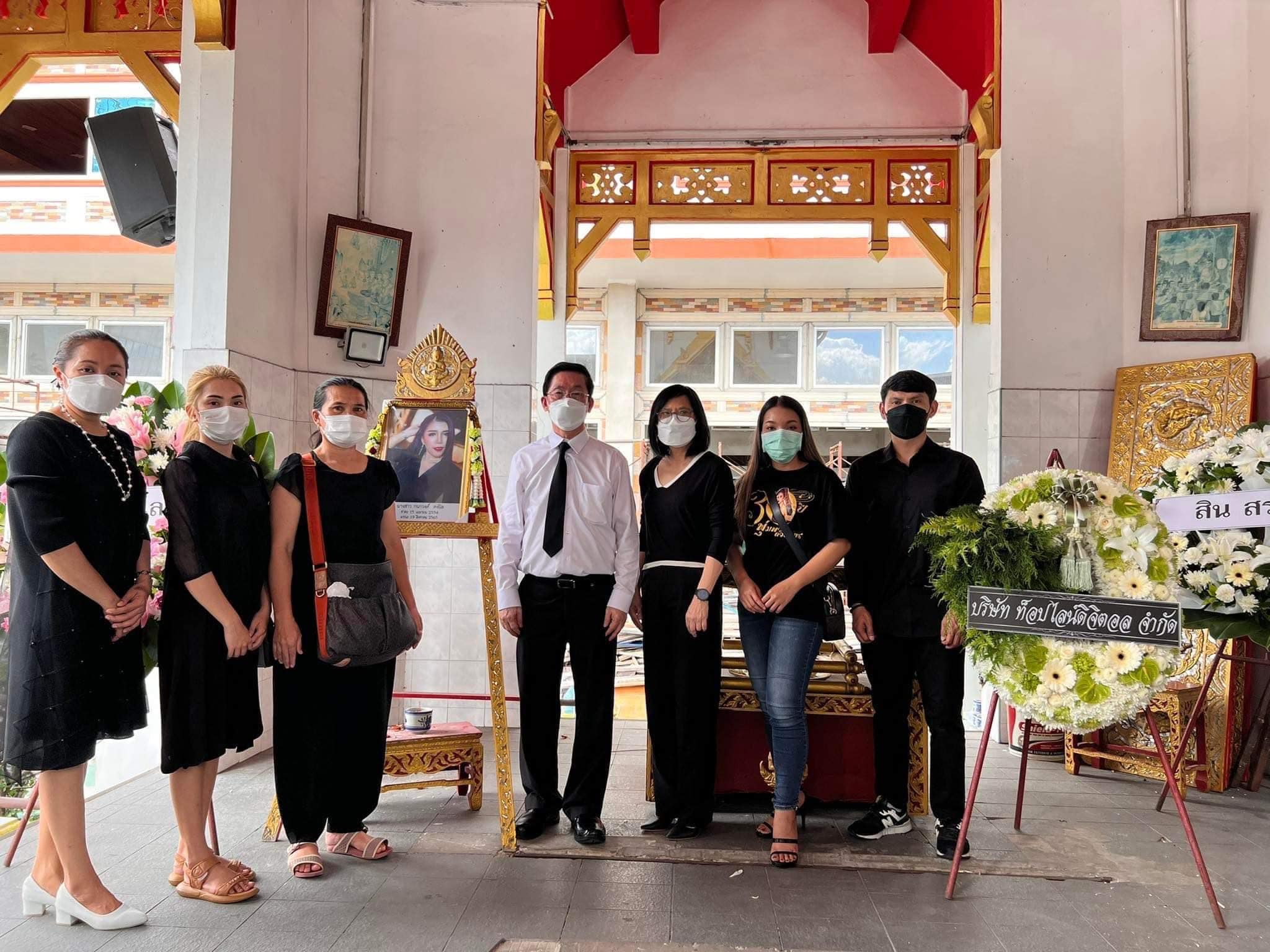 เพจดังแจ้งข่าวเศร้า หยก กนกวงศ์ นักร้องลูกทุ่ง เสียชีวิตแล้ว เพจดังแจ้งข่าวเศร้า หยก กนกวงศ์ นักร้องลูกทุ่ง เสียชีวิตแล้ว