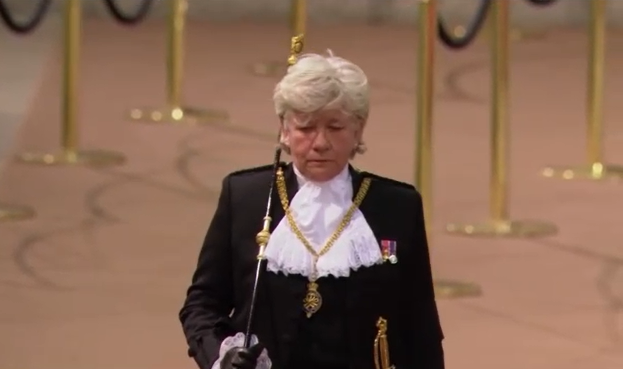 เผยโฉมผู้ถวายสักการะพระบรมศพ ควีนเอลิซาเบธที่ 2 เป็นคนสุดท้าย