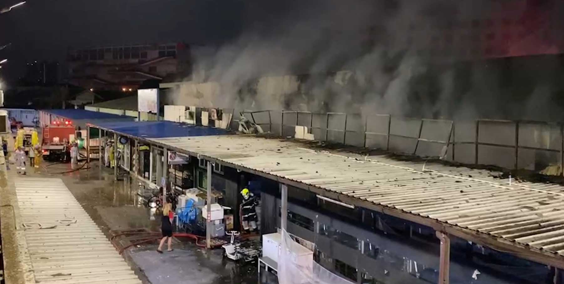 ไฟไหม้โซนสัตว์เลี้ยง ตลาดนัดจตุจักร วอด 118 ห้อง สัตว์ตายนับพันตัว! ไฟไหม้โซนสัตว์เลี้ยง ตลาดนัดจตุจักร วอด 118 ห้อง สัตว์ตายนับพันตัว!