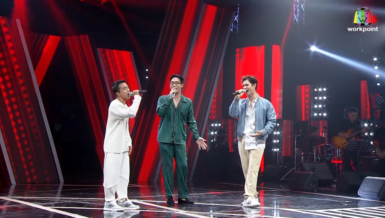 ตกใจกันทั้งสตู! นักบอลทีมชาติไทย เจย์ ชนาธิป -ตอง กวินทร์ โชว์ลูกคอร้องเพลงในรายการดัง ตกใจกันทั้งสตู! นักบอลทีมชาติไทย เจย์ ชนาธิป -ตอง กวินทร์ โชว์ลูกคอร้องเพลงในรายการดัง