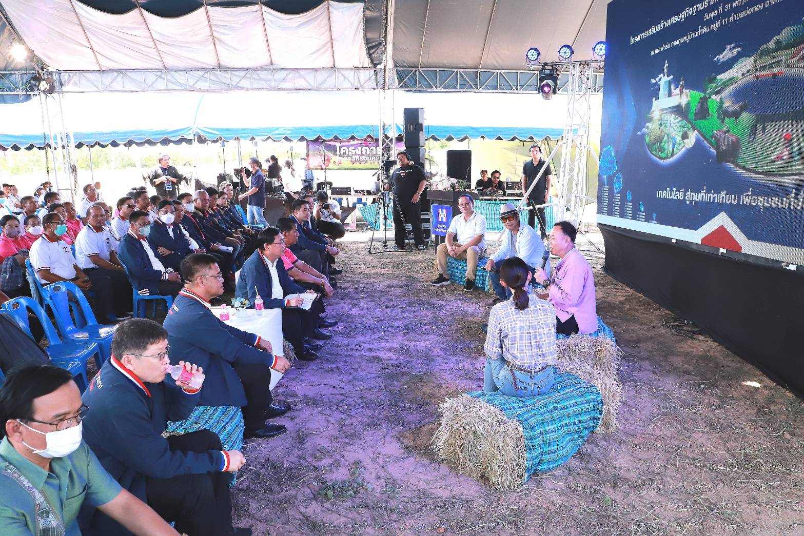 อนุชา ลงพื้นที่ เยี่ยมชม การเพาะพันธุ์โค “ทาจิมะภูพาน” อนุชา ลงพื้นที่ เยี่ยมชม การเพาะพันธุ์โค “ทาจิมะภูพาน”