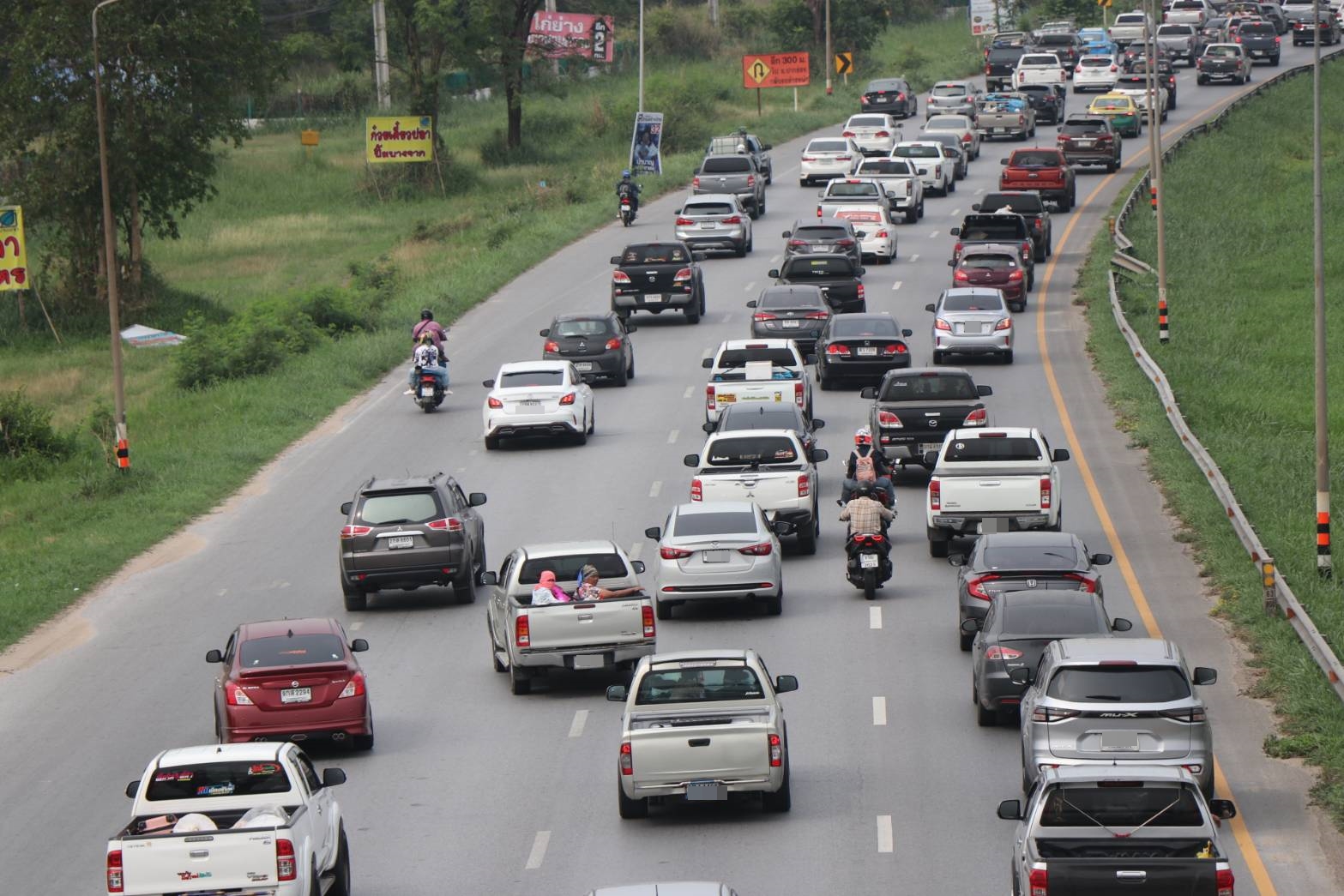 เช็กจราจรล่าสุด ถนนมิตรภาพ ติดหนึบ ต้องเปิดช่องทางพิเศษระบายรถ
