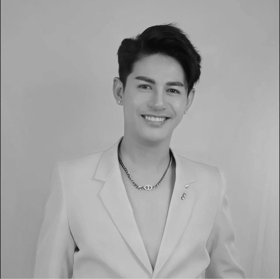 “น้องดอม 13 หมูป่า” เสียชีวิตที่อังกฤษ / “นิว มุกดา” พระเอกหมอลำเสียชีวิตแล้ว (มีคลิป)